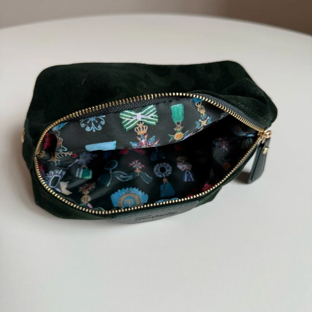 Travel Pouch Dark Green Zippered Cosmetic bag BA First Class Temperley London